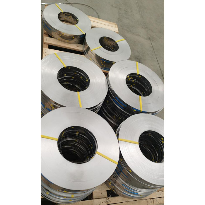 Sự khác biệt giữa dải thép không gỉ 316 và dải thép không gỉ 304 về hiệu suất và ứng dụng là gì?